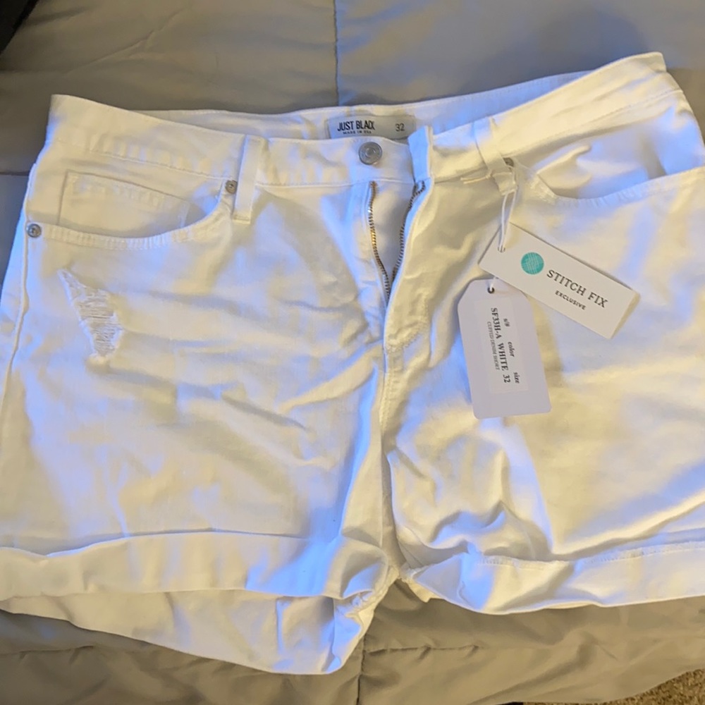 NWT White Shorts Size 32